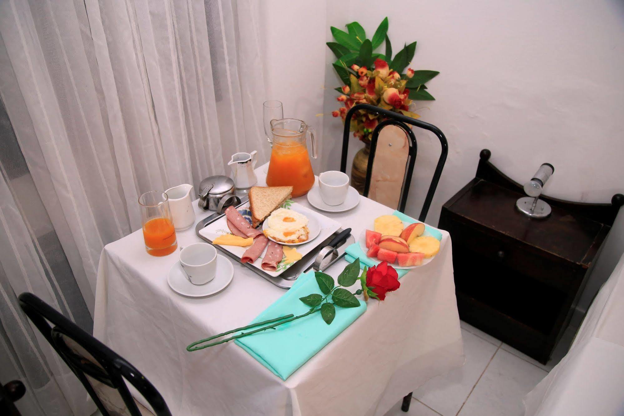 Costanera Hostel Асунсьон Экстерьер фото