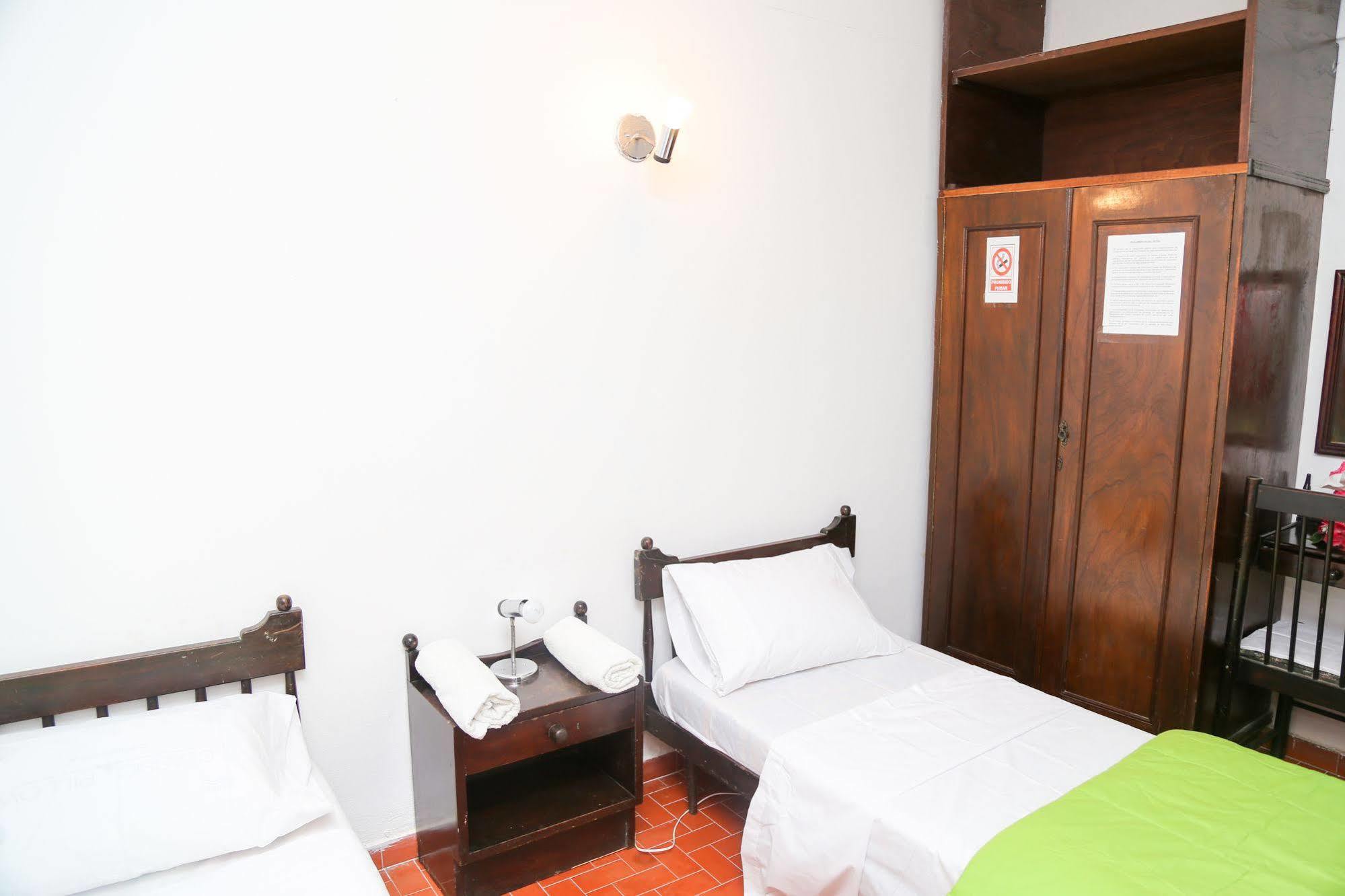 Costanera Hostel Асунсьон Экстерьер фото