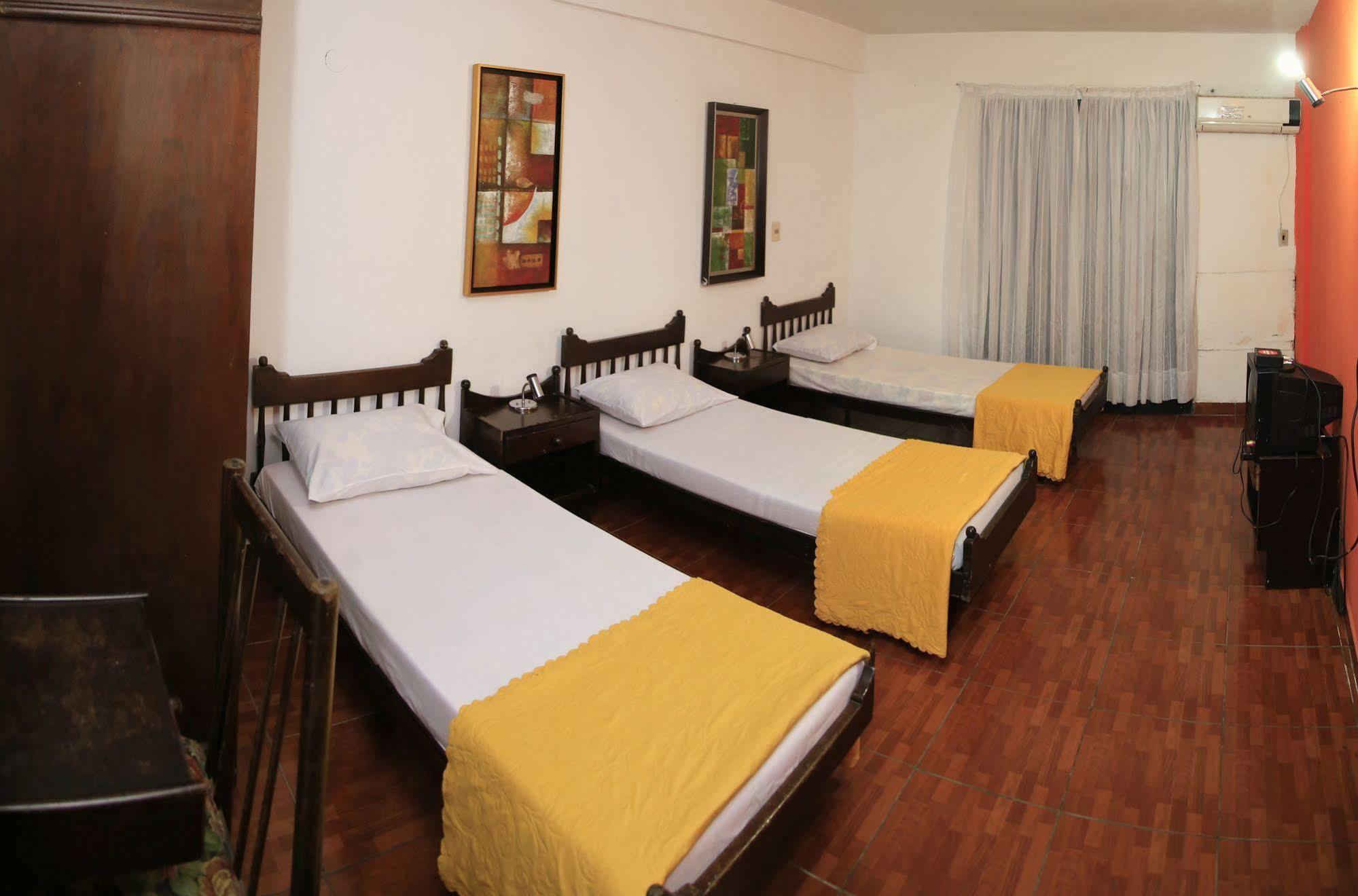 Costanera Hostel Асунсьон Экстерьер фото