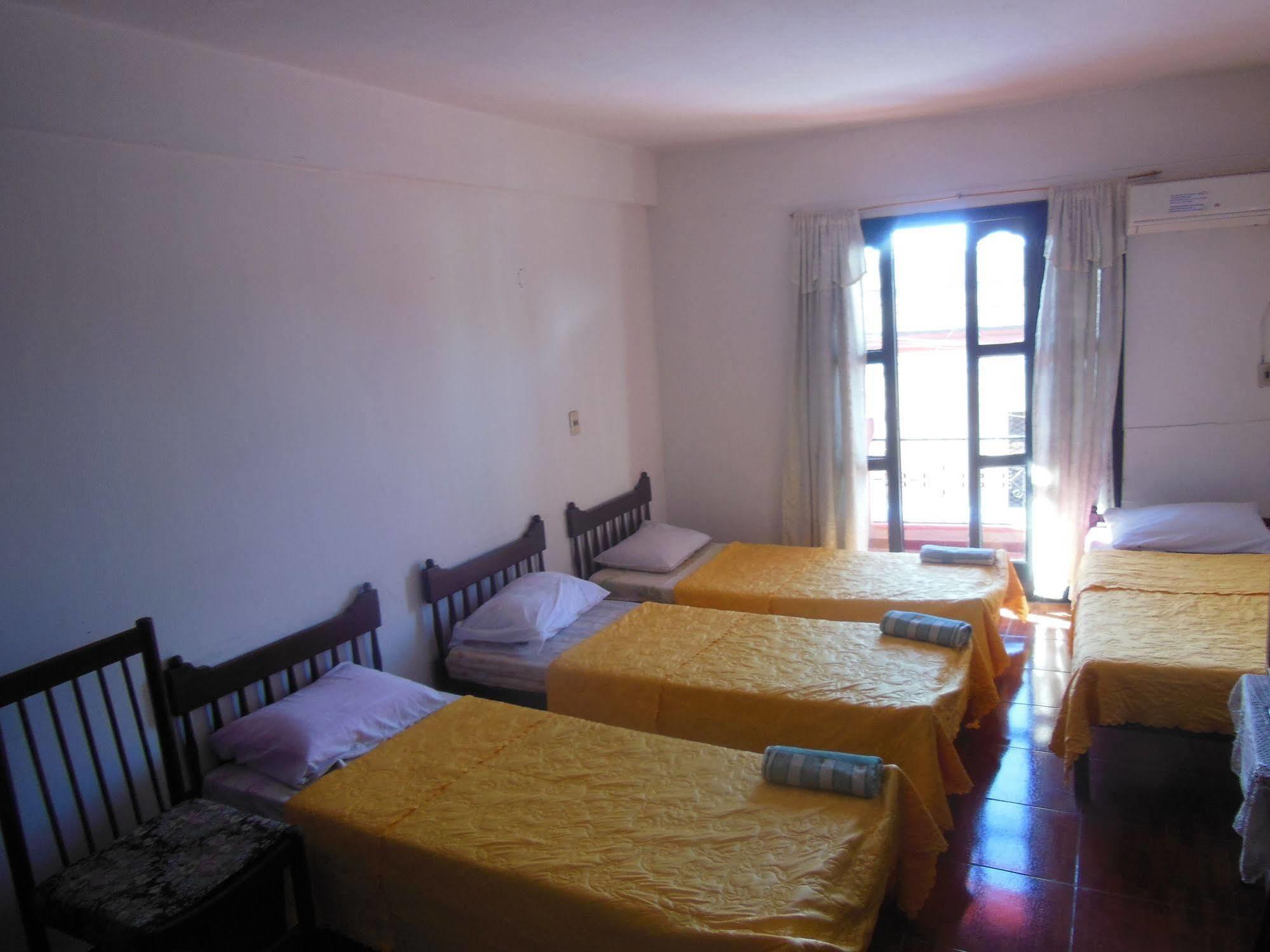 Costanera Hostel Асунсьон Экстерьер фото