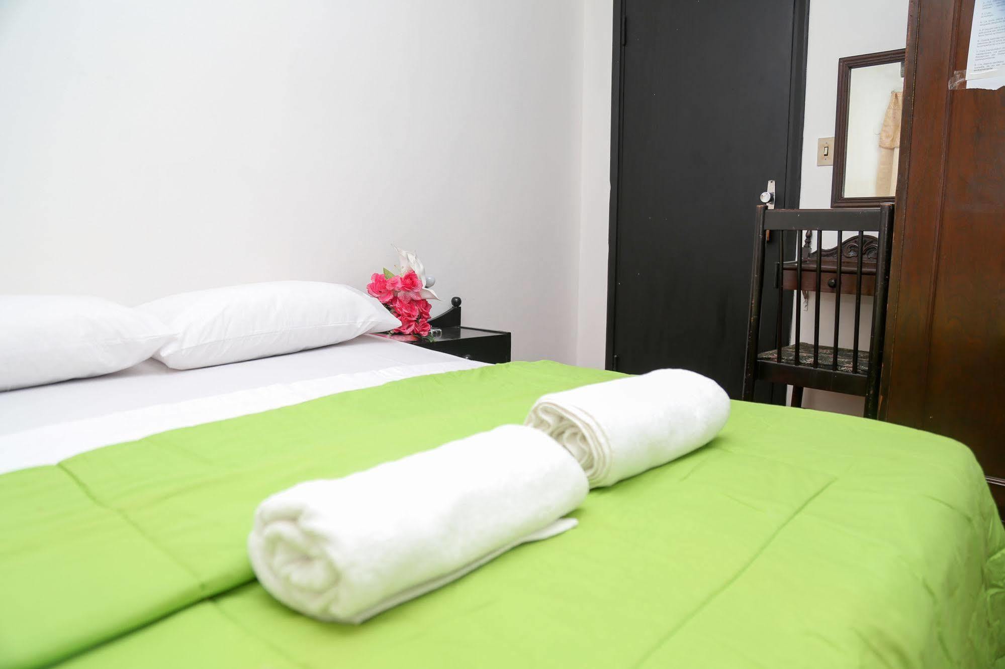 Costanera Hostel Асунсьон Экстерьер фото