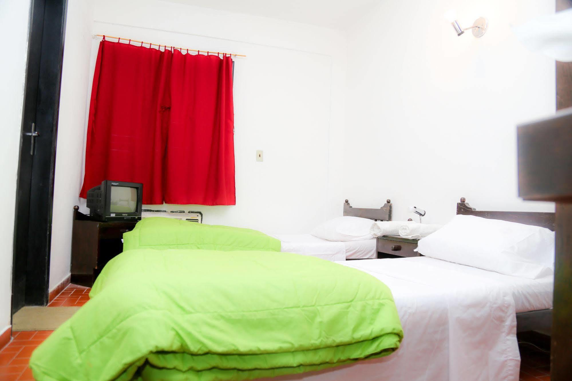 Costanera Hostel Асунсьон Экстерьер фото
